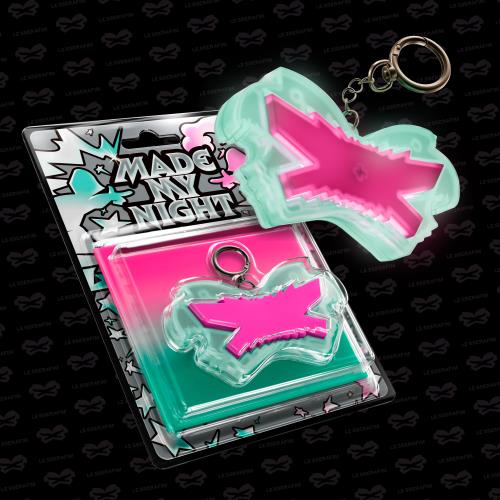 LE SSERAFIM – Made My Night, edición Glow Clicker Keychain Pink · EAN 8800388635694